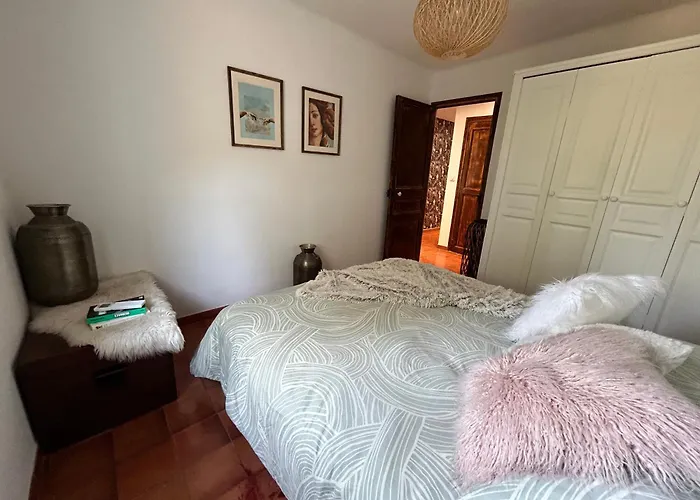 Villa De Charme En Campagne Avec Piscine Privee Et Nature Luxuriante